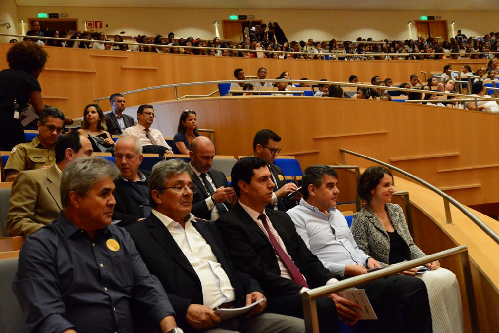 O vice-governador Paulo Brant e a secretária de estado de Educação, Julia Sant’Anna, participaram do evento. Foto: Marco Evangelista